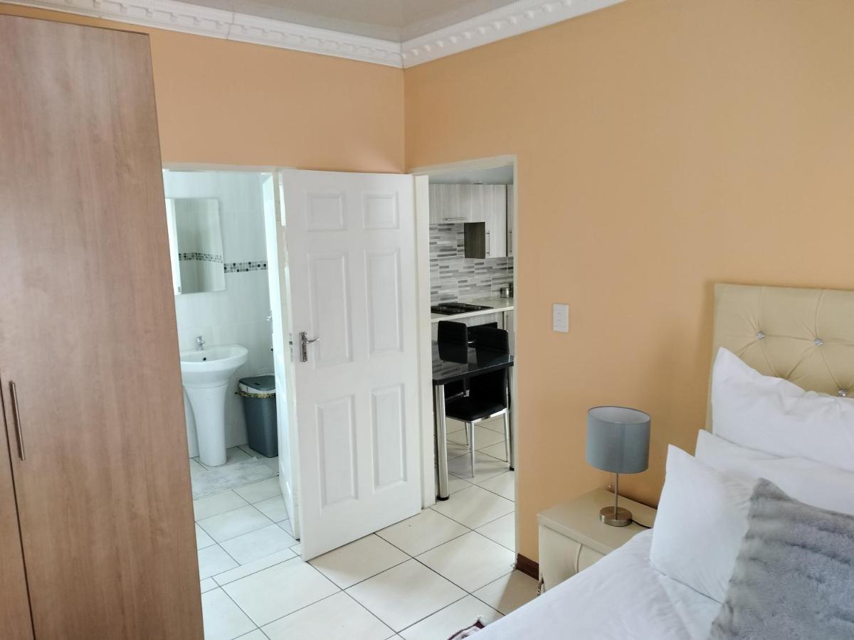 Sunrise Guesthouse Pretoria-Noord Extérieur photo
